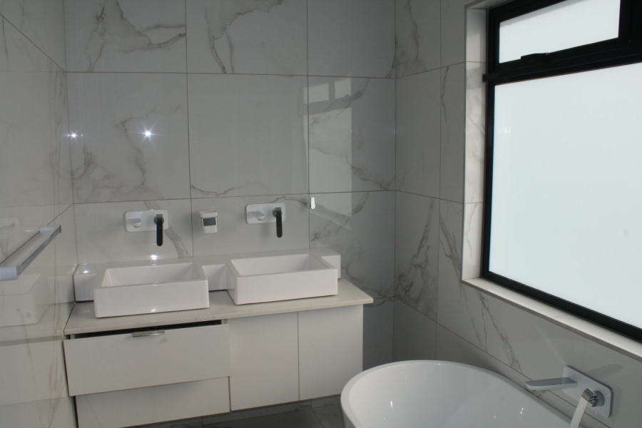 4 Bedroom Property for Sale in Kidds Beach Eastern Cape